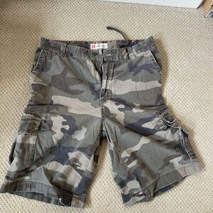 Mossimo Supply Co. Men's Green Camouflage Cargo Shorts